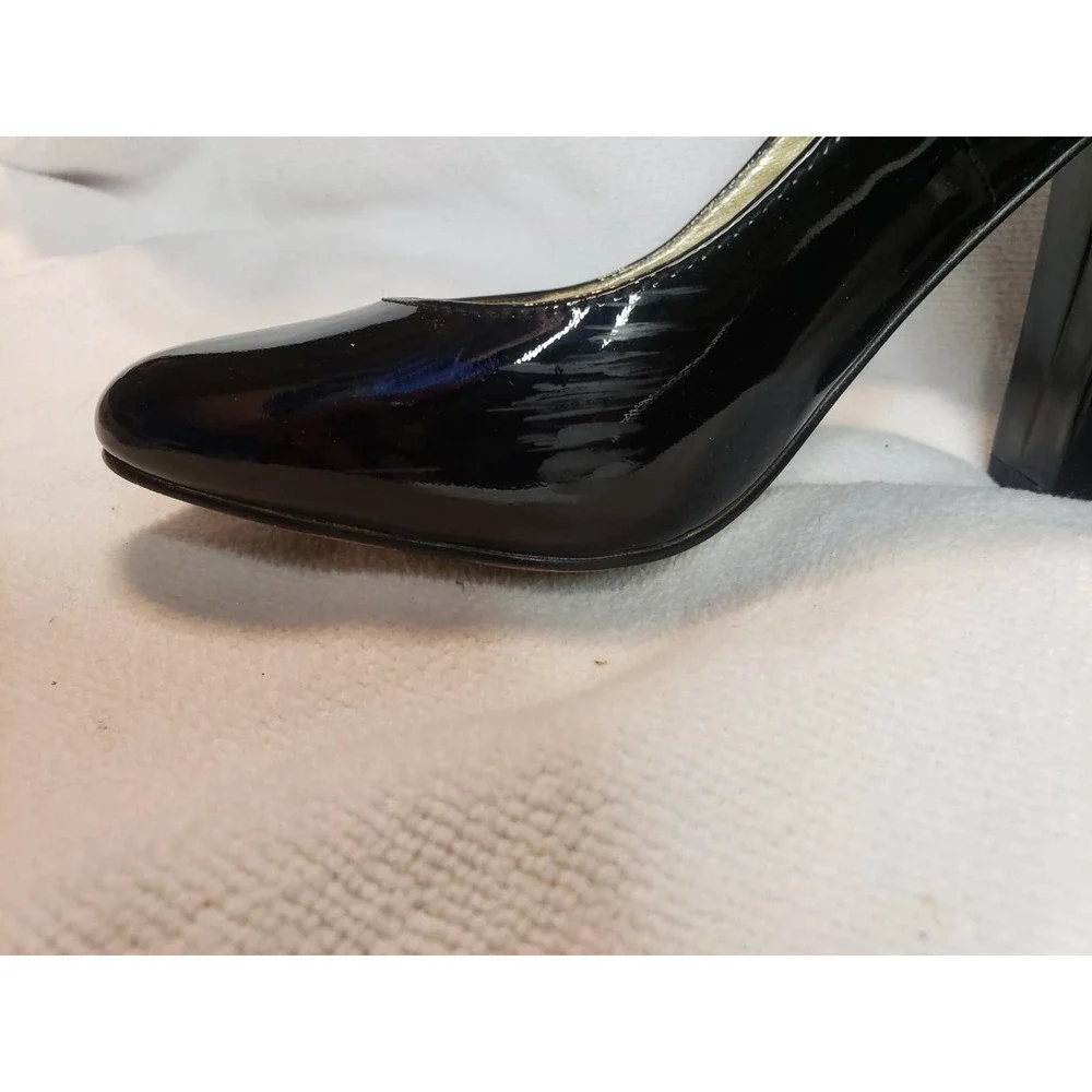 Steve Madden 7 1/2 black patent round toed pumps. 4" heel - Picture 3 of 4